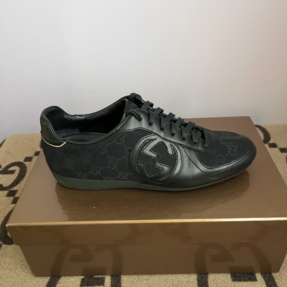 Authentic Gently used Gucci Sneaker.